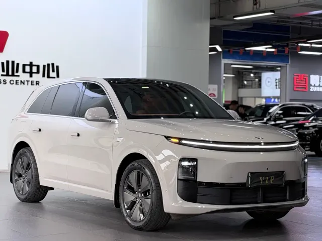 Li Auto L6 — Фото автомобиля 3