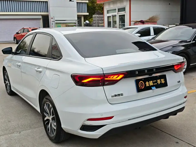 Geely Emgrand — Фото автомобиля 2