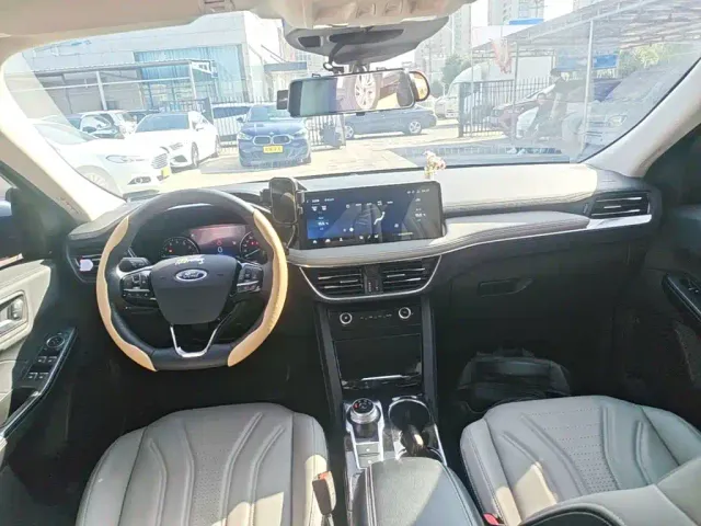 Ford Escape — Фото автомобиля 9