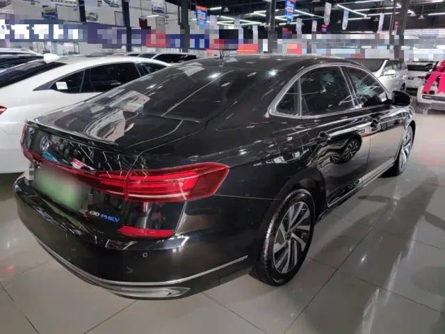 Volkswagen Passat — Фото автомобиля 4
