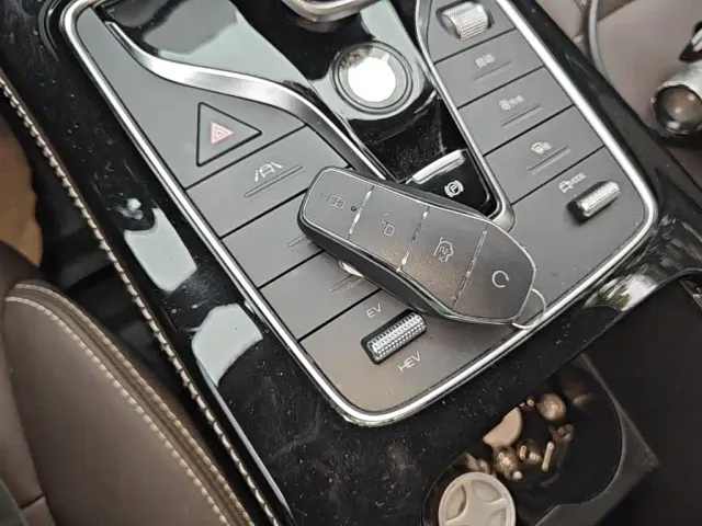 BYD Song MAX — Фото автомобиля 8