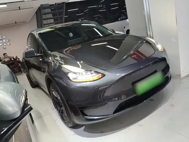 Tesla Model Y — Фото автомобиля 3