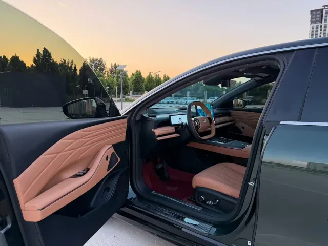 Geely Galaxy Xingyao 8 — Фото автомобиля 4