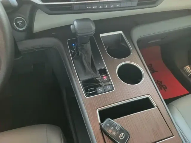 Toyota Granvia — Фото автомобиля 13