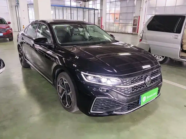 Volkswagen Passat — Фото автомобиля 3
