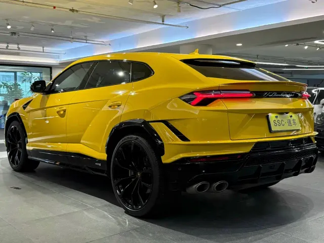 Lamborghini Urus — Фото автомобиля 6