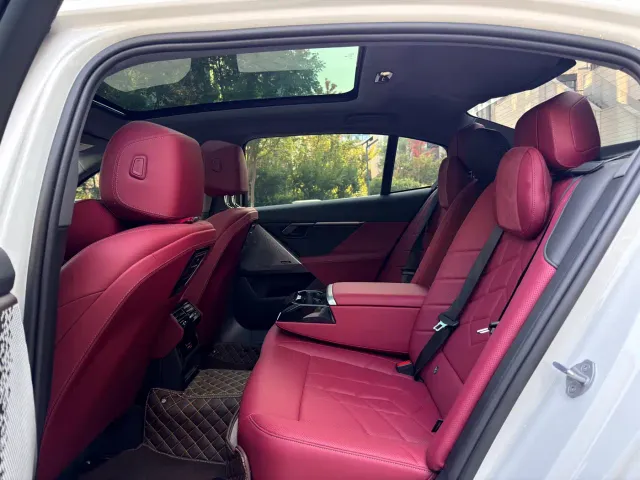 BMW 5 Series — Фото автомобиля 13