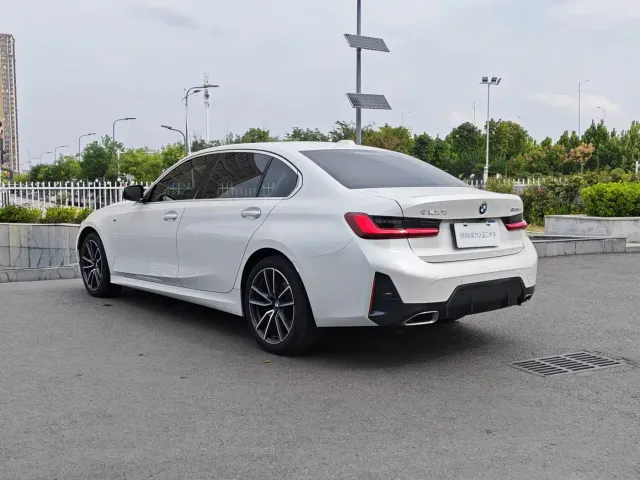 BMW 3 Series — Фото автомобиля 5