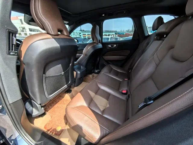 Volvo XC60 — Фото автомобиля 14