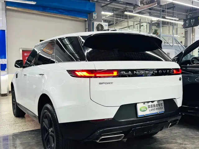 Land Rover Range Rover Sport — Фото автомобиля 7