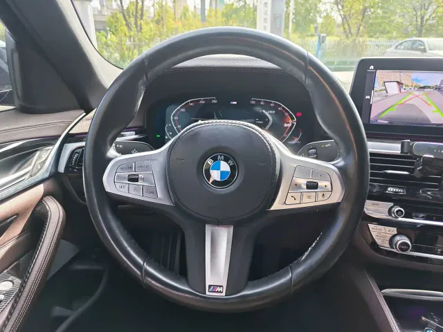 BMW 5 Series — Фото автомобиля 17