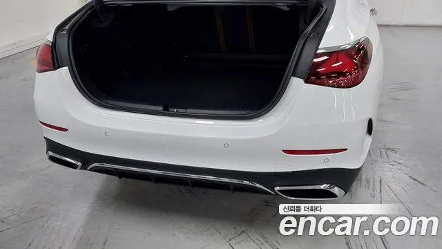 Mercedes-Benz E-Class — Фото автомобиля 11