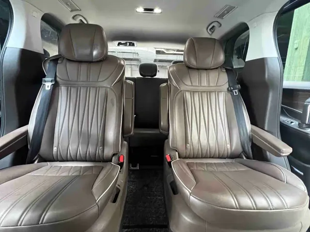 Roewe iMAX8 — Фото автомобиля 15