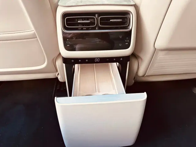 Li Auto i6 — Фото автомобиля 13