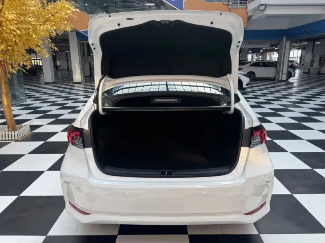 Toyota Corolla — Фото автомобиля 10