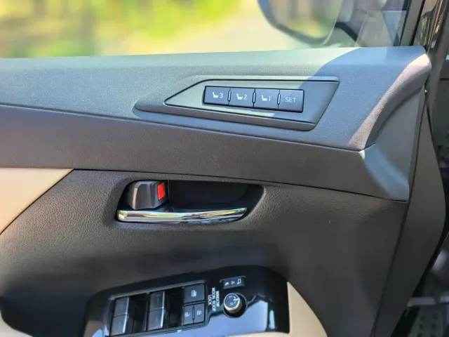Toyota Vellfire 2021 Crown Hybrid 2.5L HV Supreme Edition — Фото автомобиля 23