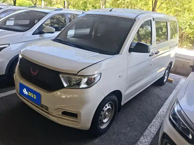 Фотография автомобиля — Wuling Hongguang V
