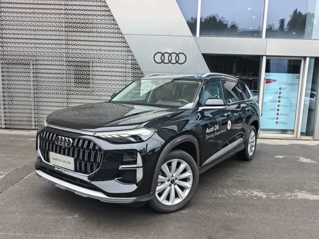 Фотография автомобиля — Audi Q6