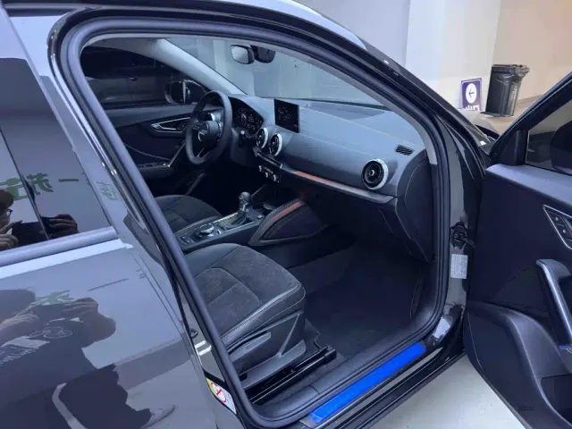 Audi Q2L e-tron — Фото автомобиля 11