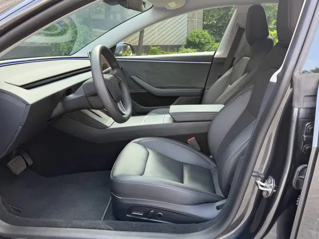Tesla Model 3 — Фото автомобиля 8