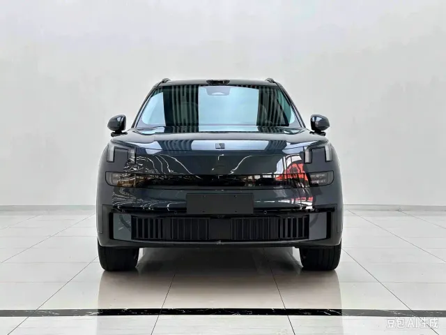 Lynk & Co 900 — Фото автомобиля 2