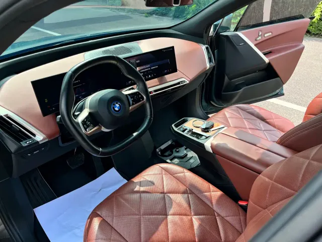 BMW iX — Фото автомобиля 13