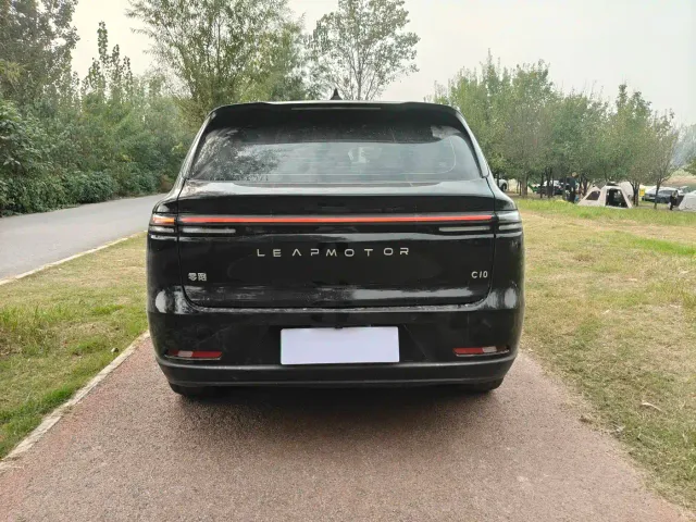 Leapmotor C10 — Фото автомобиля 8