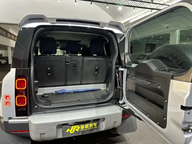 Land Rover Defender — Фото автомобиля 16