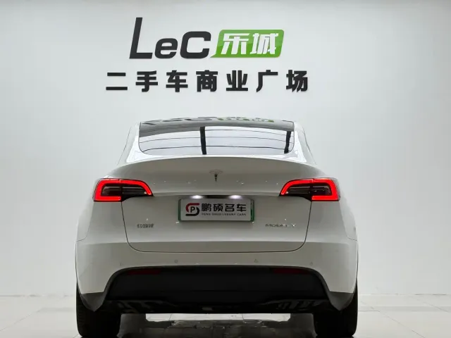Tesla Model Y — Фото автомобиля 13