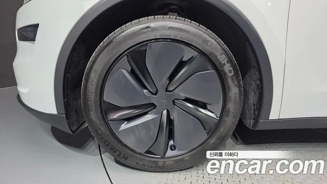 Tesla Model Y — Фото автомобиля 5