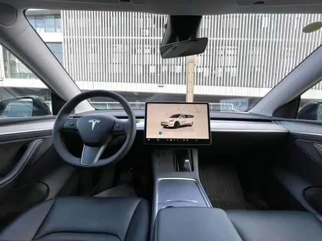 Tesla Model Y — Фото автомобиля 5