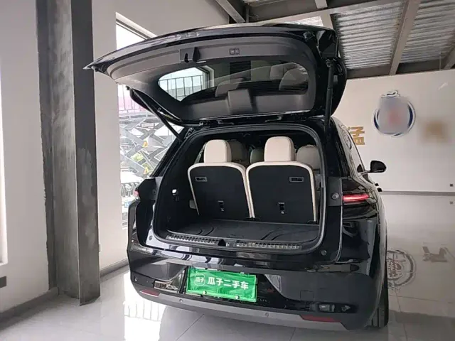 Li Auto L8 — Фото автомобиля 18