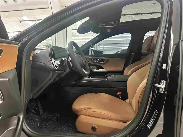 Mercedes-Benz E-Class — Фото автомобиля 12