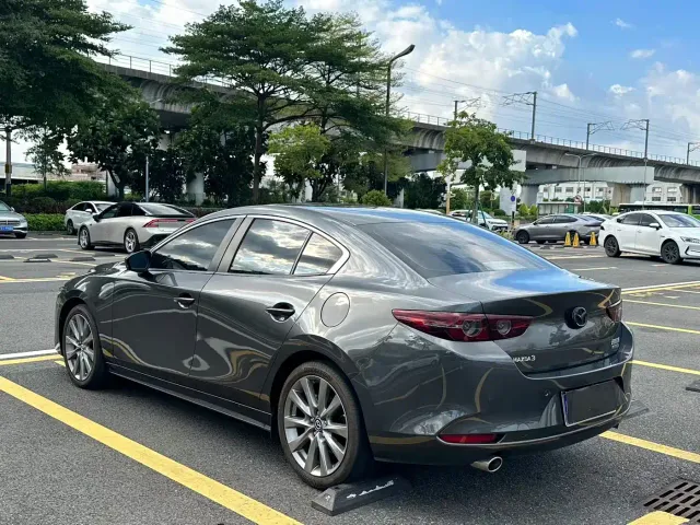 Mazda Axela — Фото автомобиля 6
