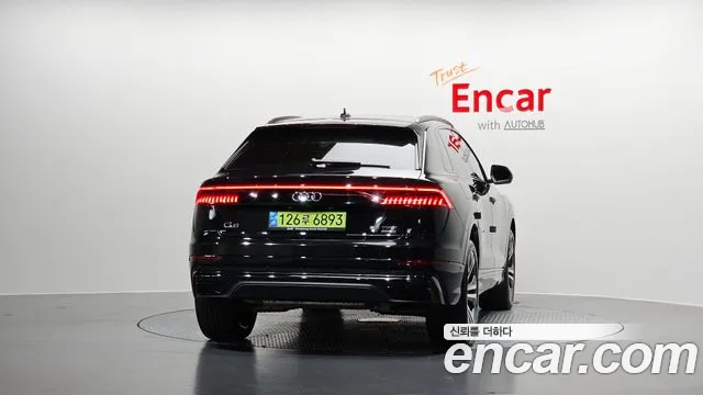 Audi Q8 55 TFSI quattro Premium — Фото автомобиля 4