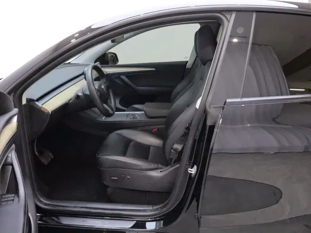 Tesla Model Y — Фото автомобиля 10