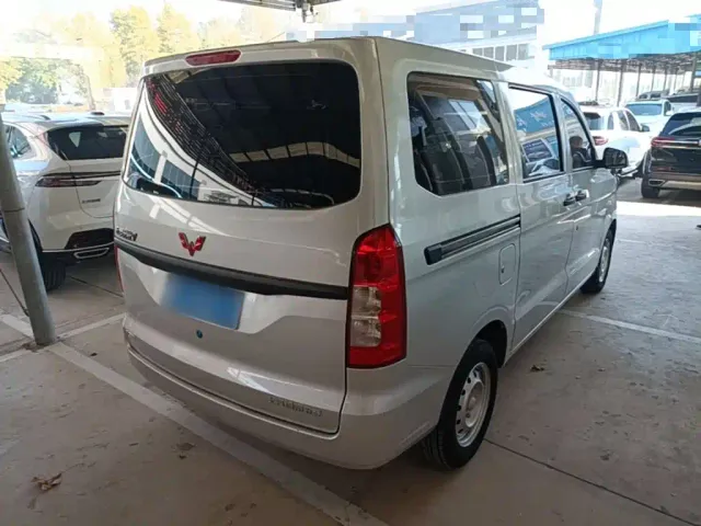 Wuling Hongguang V — Фото автомобиля 6