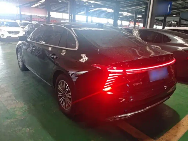 Hongqi H5 — Фото автомобиля 4