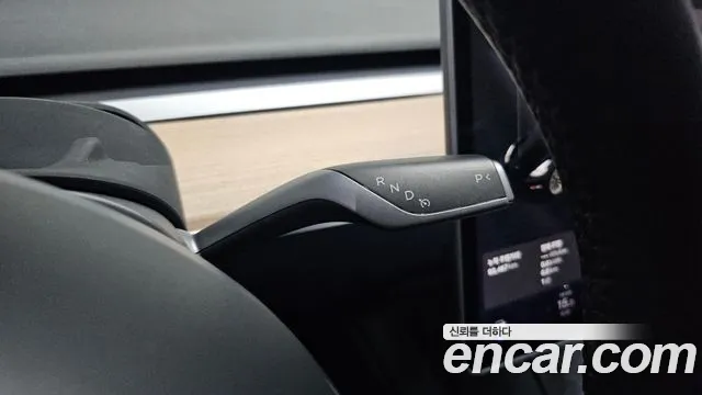 Tesla Model 3 — Фото автомобиля 12