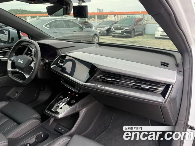 Audi Q4 e-tron F4 — Фото автомобиля 10