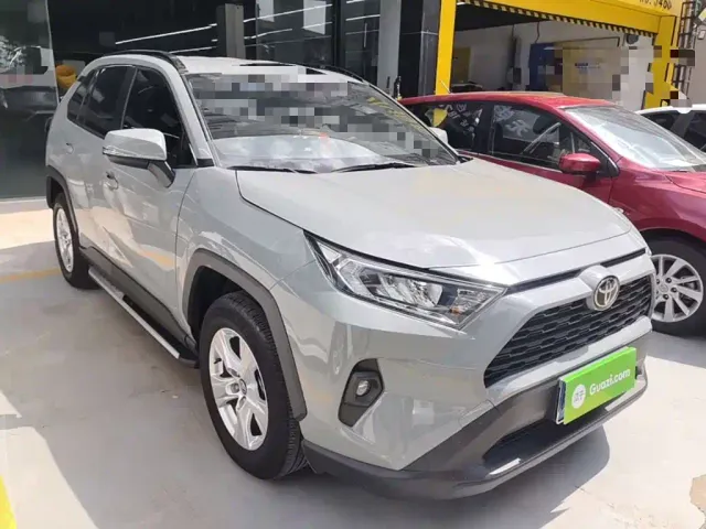 Toyota RAV4 — Фото автомобиля 3