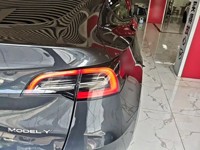 Tesla Model Y — Фото автомобиля 7