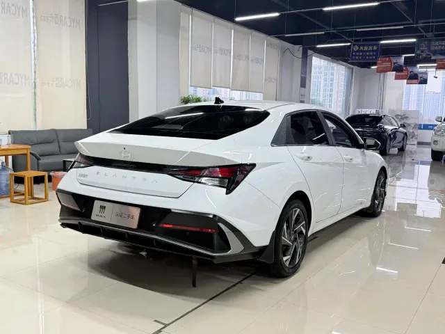 Hyundai Elantra — Фото автомобиля 4