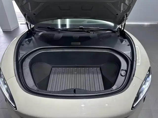 Xiaomi SU7 — Фото автомобиля 8