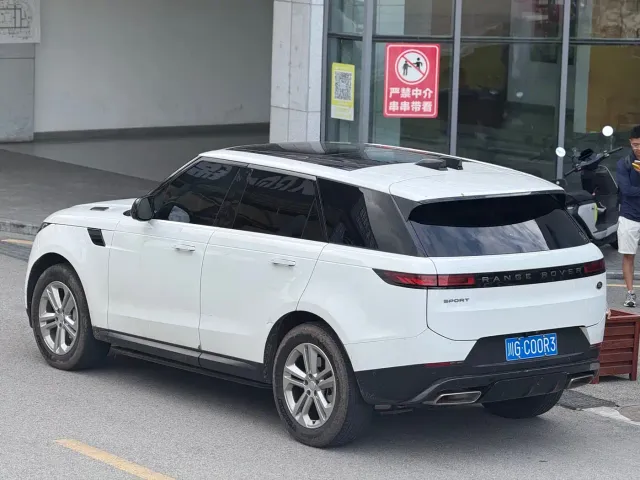 Land Rover Range Rover Sport — Фото автомобиля 4