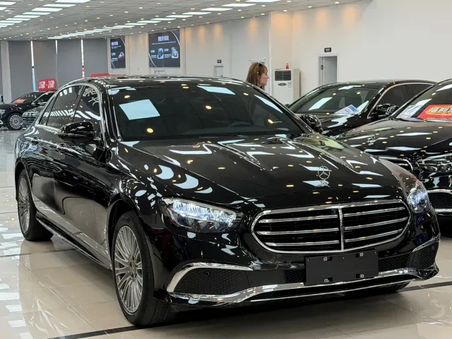 Mercedes-Benz E-Class — Фото автомобиля 3