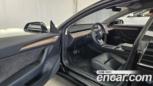 Tesla Model 3 — Фото автомобиля 15