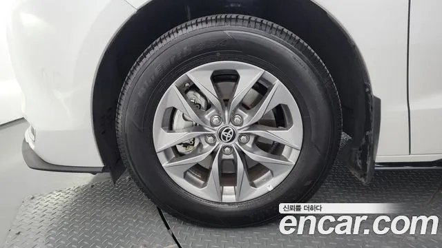 Toyota Sienna — Фото автомобиля 5