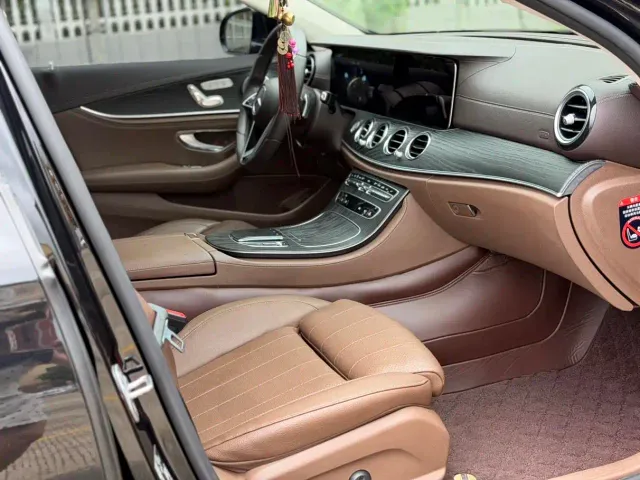 Mercedes-Benz E-Class — Фото автомобиля 5