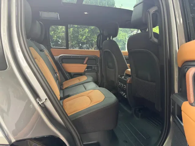 Land Rover Defender — Фото автомобиля 11